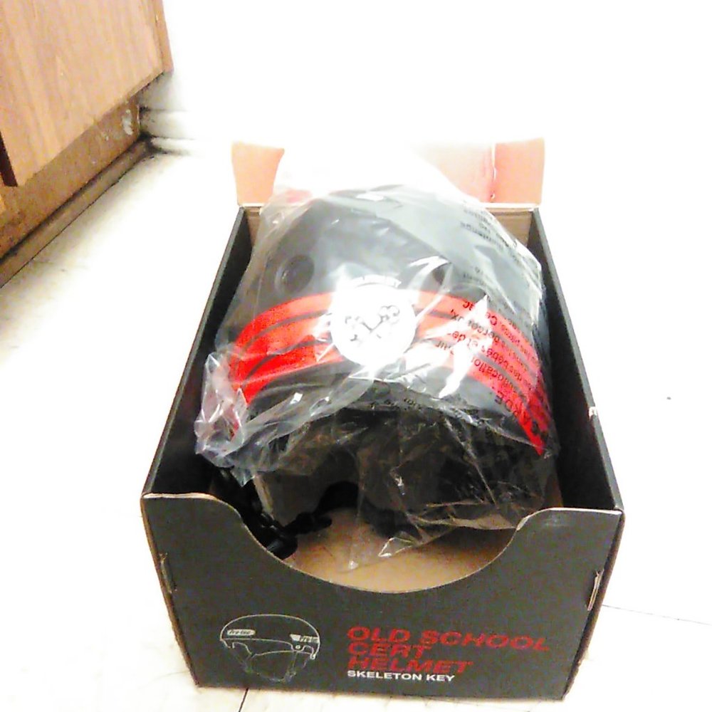 Pro Tech Helmet - Picture 2 of 5